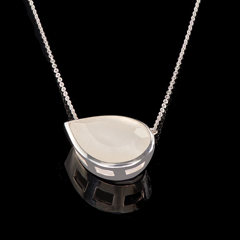The Self Esteem Pendant | Moonstone